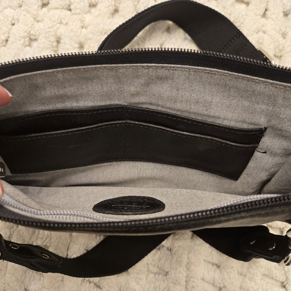 Roots Black Leather Crossbody Or Shoulder Bag/Purse - Picture 4 of 5